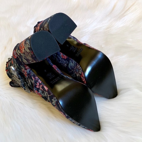 Badgley Mischka Morrisey Floral Pointed Toe Bootie - Picture 4 of 8